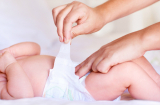 Những lưu ý mẹ phải nhớ khi đóng bỉm cho bé vào mùa đông