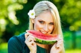 Bật mí công thức đẩy bật mụn trứng cá, làm sạch da nhờ mặt nạ dưa hấu