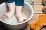Ngâm chân cho dễ ngủ, người phụ nữ 46t ngất lịm, không cứu được: 3 nhóm người tuyệt đối không được ngâm chân