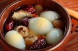 Kinh nguyệt ra ít, màu đen, vón cục: Nữ giới nhớ '3 ăn 2 không' để bổ sung khí huyết, ngừa bệnh tật