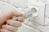 Đồ điện trong nhà dùng xong nên rút phích cắm ra, nhất là 5 thứ ngốn nhiều điện này