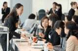 4 món đồ phụ nữ công sở nên từ bỏ sớm, nếu không muốn gây nhức mắt, khó chịu cho đồng nghiệp