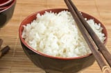 4 sai lầm khi ăn cơm gây hại cho sức khỏe, ai không có thật đáng mừng