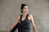 5 tư thế yoga thực hiện trước khi ngủ sẽ giúp bạn giảm cân, đốt cháy mỡ thừa