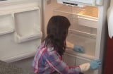 Dọn tủ lạnh chỉ cần 3 phút tủ bẩn đến mấy cũng sạch bong như mới
