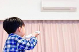 Con 'nghiện' điều hòa làm sao để không bị ốm? Bác sĩ hướng dẫn cách dùng điều hòa chuẩn nhất cho trẻ nhỏ