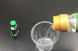 Đổ dầu gió vào giấm trắng: Lợi ích tuyệt vời tiết kiệm tiền triệu mỗi năm