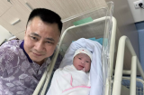 NSND Tự Long hạnh phúc đón con trai chào đời ở tuổi 49