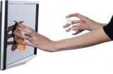 Lau màn hình tivi đừng dùng nước lạnh: Đây là cách làm chuẩn và an toàn giúp màn hình mới tinh