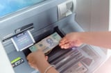 Rút tiền ở cây ATM bị nuốt thẻ làm ngay cách này để lấy lại dễ dàng, không bị thiệt thòi