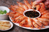 Luộc tôm dùng nước nóng hay lạnh: Nhiều người làm sai bảo sao tôm khô, bở, tanh lợm