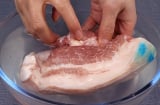 Cho dù thịt đông cứng tới đâu, chỉ cần thêm giọt này vào sẽ ra đông trong vài phút