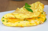 Rán trứng chỉ bỏ dầu ăn và nước mắm thôi là dại: Thả thêm thứ này 2 quả mà nhiều như 4 quả