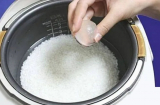 Thả 2 viên đá lạnh vào nồi cơm, kết quả sẽ khiến bạn bất ngờ