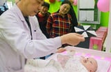 Trước khi trẻ 1 tuổi có 5 lần kiểm tra sức khỏe cha mẹ tuyệt đối không nên bỏ qua