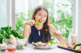 3 thời điểm không nên ăn vì vừa dễ béo vừa tích mỡ, đói thế nào cũng nên tránh