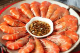 Luộc tôm đừng chỉ thả mỗi nước lạnh: Bỏ thêm thứ này vào tôm đỏ au, chắc thịt ai cũng mê tít