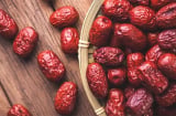 Chuyên gia khuyến cáo 4 kiểu người không nên ăn táo tàu đỏ, chẳng khác gì 'thuốc độc'