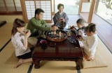 Những người sống thọ thường có chung 1 thói quen “miễn phí” khi ăn này
