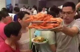 Trong một bữa tiệc tối, người càng nghèo càng lộ rõ 3 ấn tượng này, điều này rất chính xác