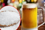 Vì sao nên thả 1 chút muối vào bia khi uống: Biết lý do rồi nhiều người muốn thử ngay