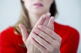 Bàn tay xuất hiện 5 điều này là dấu hiệu cảnh báo suy thận, tuyệt đối không nên bỏ qua