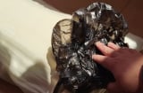 Nhét gối vào túi nilon đen rồi đem phơi nắng: Mẹo hay mang đến lợi ích tuyệt vời, ai không biết thật là phí
