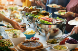 Nhân viên nhà hàng tiết lộ: Đi ăn buffet, bạn được phép mang 3 loại thức ăn này về, không biết là thiệt thòi