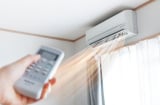 Đóng kín cửa bật điều hòa là sai: Đây mới là cách vừa tiết kiệm điện vừa không hại người