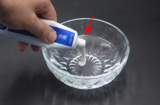Kem đánh răng hòa với giấm trắng mang đến lợi ích đặc biệt, ai không biết thật là phí