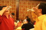 Trên bàn rượu mà nói ra 3 câu này thì quan hệ ngày càng xấu đi, tốt nhất nên im lặng
