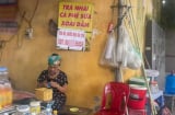 Người phụ nữ bán trà đá ai cũng tưởng nghèo, nhìn kỹ 1 chi tiết đắt giá bằng cả chiếc ô tô