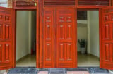 Cửa chính nên mở vào trong hay ra ngoài mới đúng: Chuyên gia phong thủy giải đáp