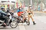 Tháng 8/2023: Những trường hợp này vượt đèn đỏ sẽ không bị CSGT phạt tiền, ai không biết quá phí