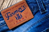 Vì sao quần jeans luôn có một miếng da sau cạp quần: Công dụng thực sự của nó sẽ khiến bạn bất ngờ