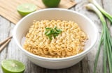 Những người không nên ăn mì tôm, thèm mấy cũng đừng động đũa