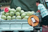 Tại sao người bán hàng rong sợ nhất khách hàng để điện thoại lên bàn cân?