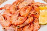 Hòa thứ nước này vào luộc tôm: Tôm đỏ au, hết sạch mùi tanh, chắc thịt, ngọt nước