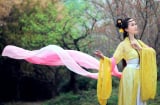 Tổ Tiên nói: 'Cây sợ 3 lần rung, đàn bà sợ 3 lần tán tỉnh', nửa vế sau mới là sâu sắc