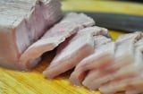 Thịt lợn luộc bị thâm xỉn, trông không ngon, thêm thứ này đảm bảo thịt trắng tinh, ngọt thơm sau khi luộc chín