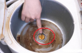 Trên nồi cơm điện có 3 vị trí cực quan trọng, chịu khó lau chùi không lo tốn điện