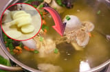 Thả 1 củ khoai tây sống vào nồi canh: Công dụng tuyệt vời nhà nào cũng cần đến