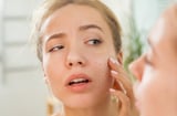 7 nguyên nhân gây bít tắc lỗ chân lông, mụn ngày càng nhiều