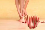 Nhìn vào mắt cá chân, thấy dấu hiệu này nhớ đi khám ngay vì có thể bệnh tim mạch đang ẩn chứa trong bạn