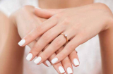 Nhẫn cưới thường được đeo ở ngón áp út bàn tay trái, đeo tay phải thì sao?