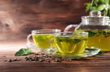 Nước trà xanh nhiều công dụng nhưng kết hợp cùng những thực phẩm này thì thành đại kỵ nguy hiểm cho sức khỏe
