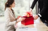 Gợi ý quà biếu Tết 2024 sang chảnh mà không ngại bị 'soi' về giá lại dễ được lòng người nhận