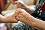 Vượt qua bạo bệnh, tôi mới nhận ra: Nhà cửa, xe cộ chỉ là vật ngoài thân, đây mới là thứ quý giá nhất