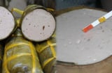 Mua giò chả thắp hương Tết, nhớ làm điều này để tránh mua phải loại chứa hàn the