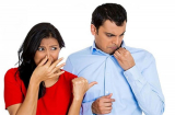 5 cách khử mùi thức ăn bám trên quần áo nhanh chóng